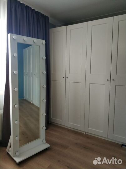 Гримерное зеркало с лампами