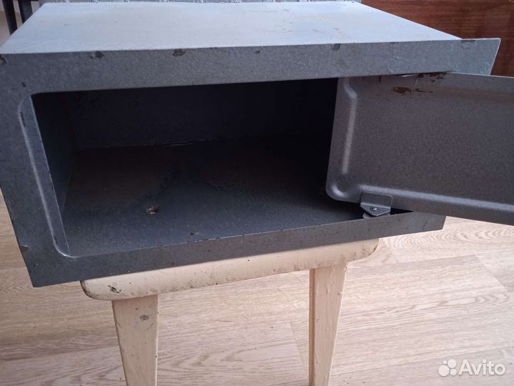 Сейф мебельный