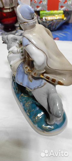 Фарфоровая статуэтка Иван Царевич и Серый Волк