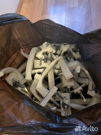 Ручки оконные металличечкие