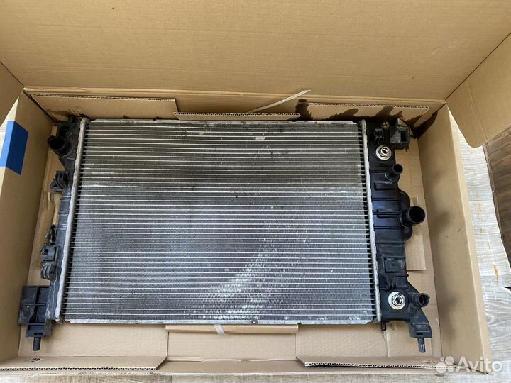 Радиатор охлаждения GM Шевроле т300 авео б/у