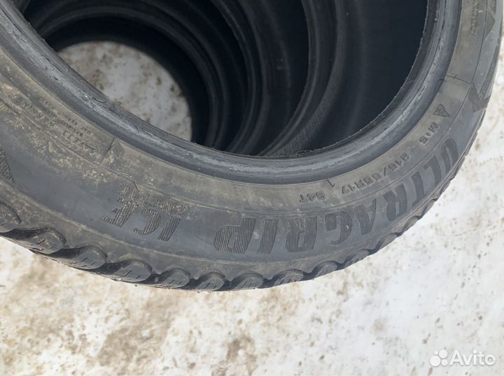 Goodyear UltraGrip Ice 215/55 R17