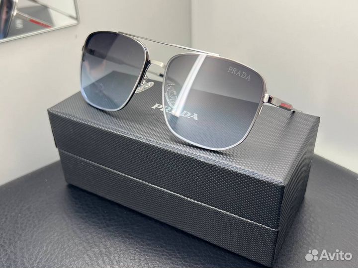 Солнцезащитные очки prada