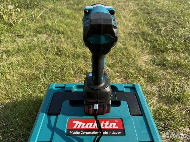 Гайковерт аккумуляторный Makita 800Нм