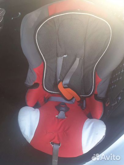 Детское сиденье в машину