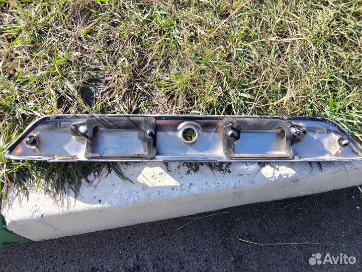 Молдинг двери багажника Nissan Terrano