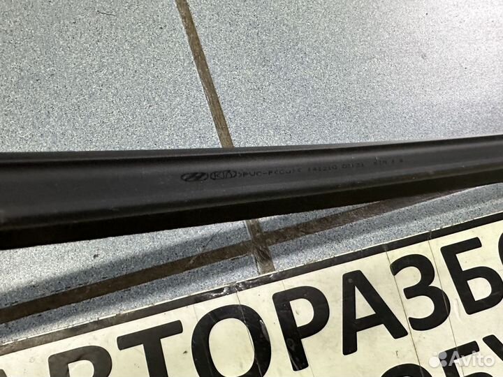 Молдинг стекла передний правый Киа Пиканто 2014