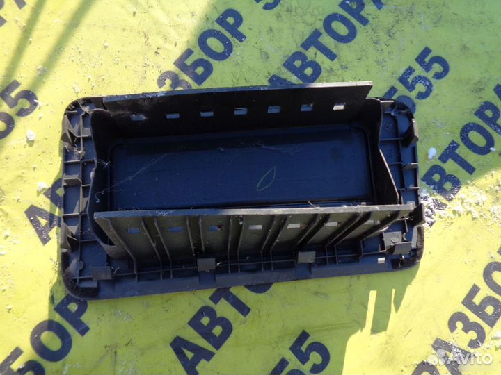 Заглушка в торпедо Nissan Liberty 1998-2004