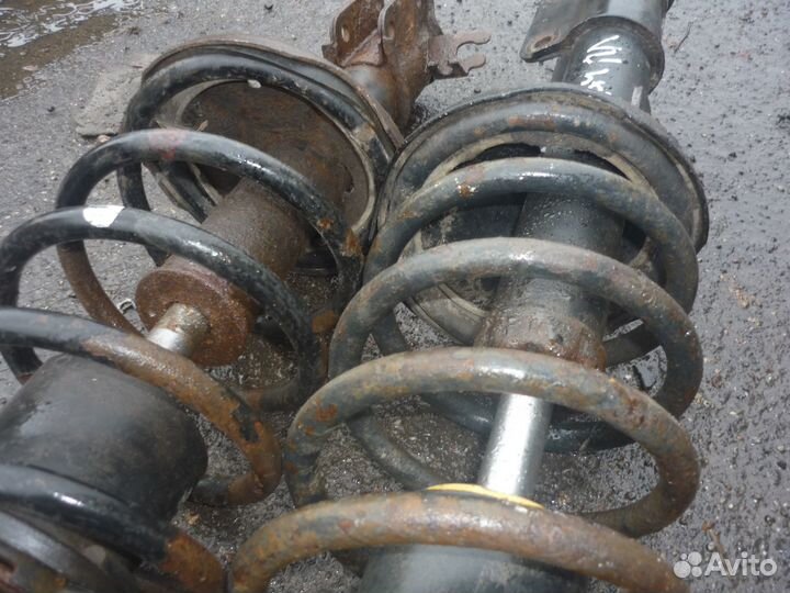 Стойка передняя левая Шевроле Лачетти