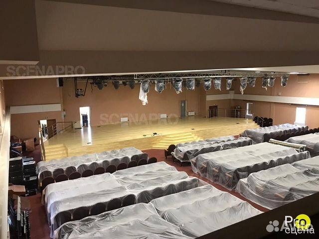 Стационарный сценический подиум с покрытием из лам