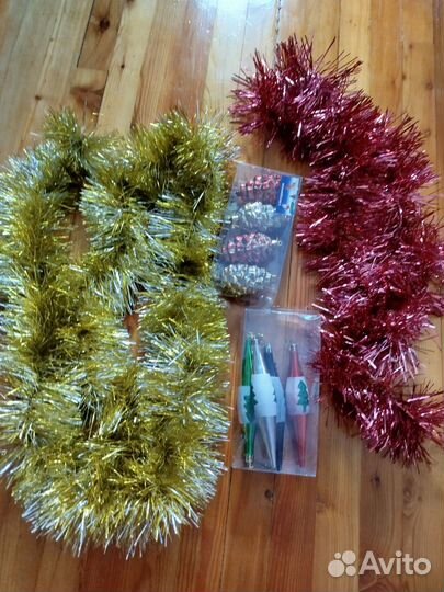 Новогодний набор игрушек, мишуры