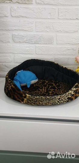 Лежанка и наряды для питомца