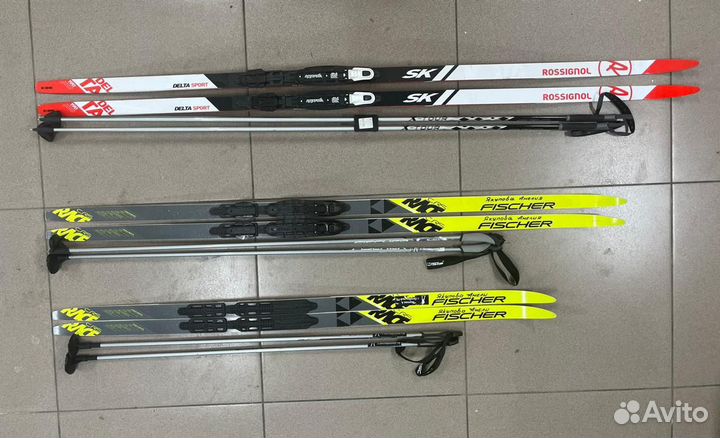 Лыжи, ботинки, палки