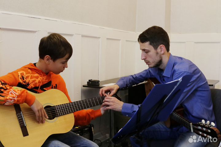 Уроки гитары, укулеле, эл-гитары, бас гитары летом