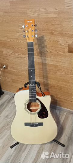 Электроакустическая гитара Yamaha FX370С