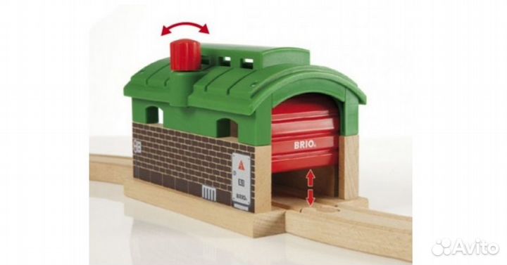 Brio Деревянная ж/д Депо с мех.дверями 33574