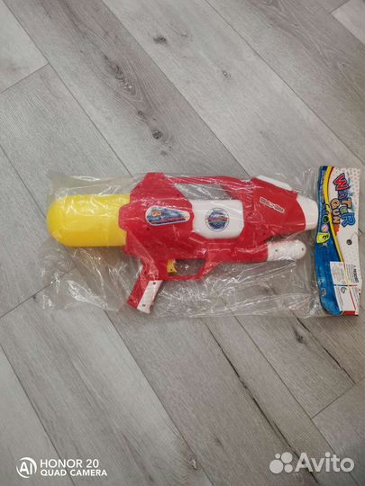 Нарукавники, водный пистолет