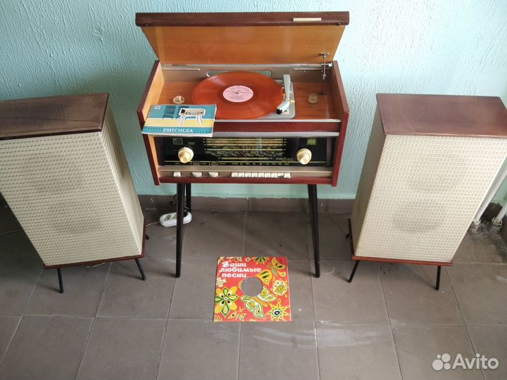 После реставрации радиола 