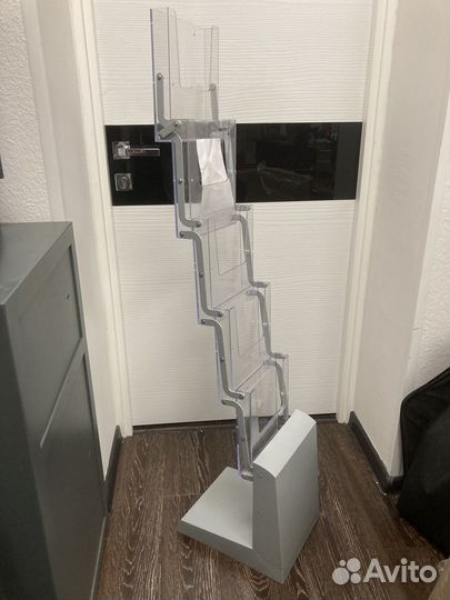 Брошюрная стойка / буклетница