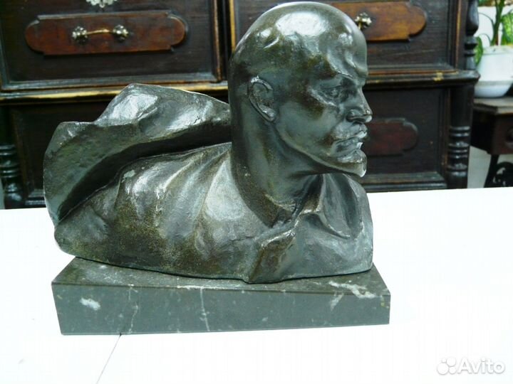 Бюст Ленин