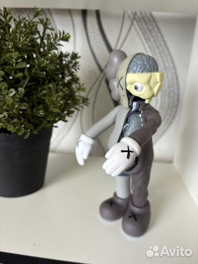 Коллекционные фигурки kaws