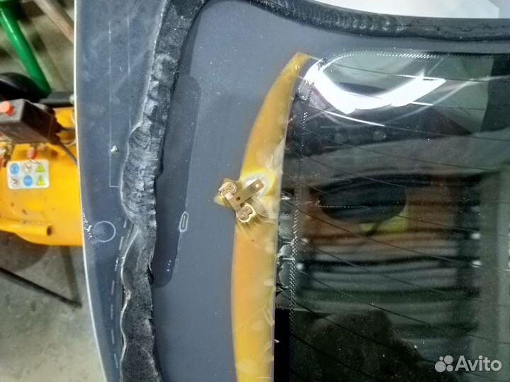 Заднее стекло Opel Astra J 3х .дв