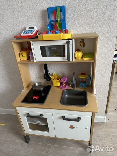 Детская кухня IKEA дуктиг с техникой и посудой