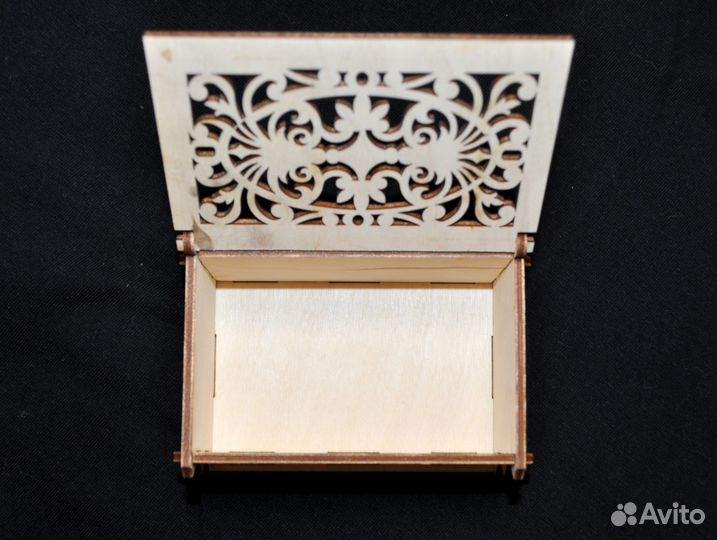 Деревянная шкатулка