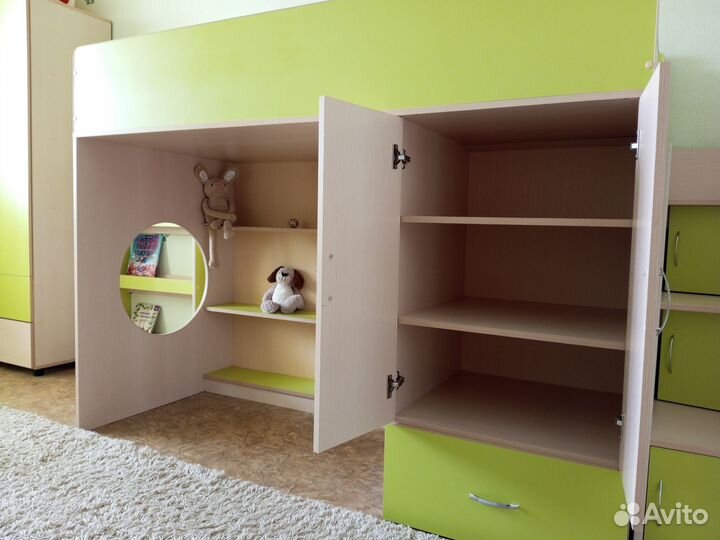 Кровать-чердак в комплекте с мебелью