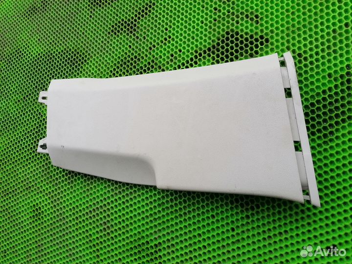 Обшивка средней стойки на VW Passat B8 2015-2019