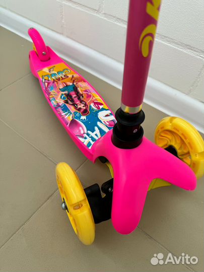 Самокат трехколесный для девочки barbie новый