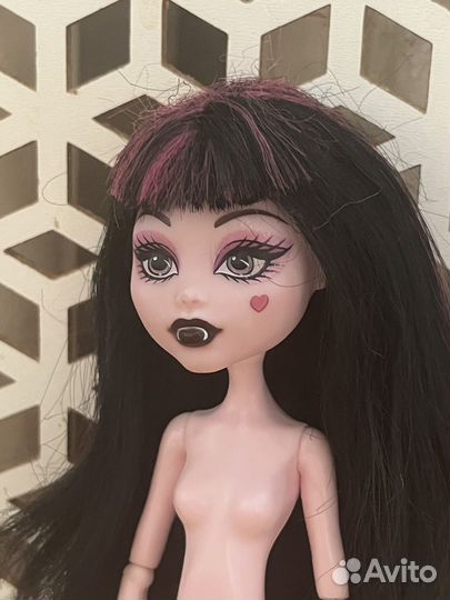 Кукла Монстер Хай дракулаура базовая