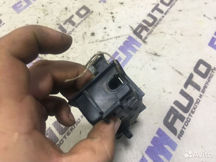 Ручка двери задней внутренняя левая Форд Фокус 1