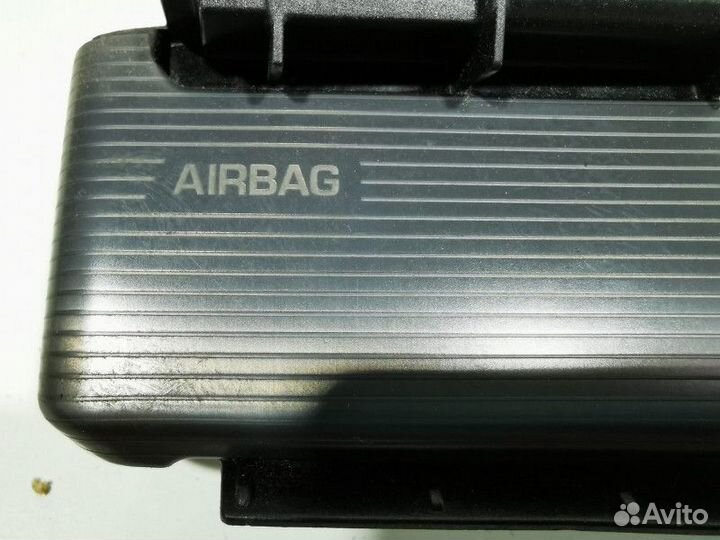 Пластик салона Land Rover Discovery 5 2020