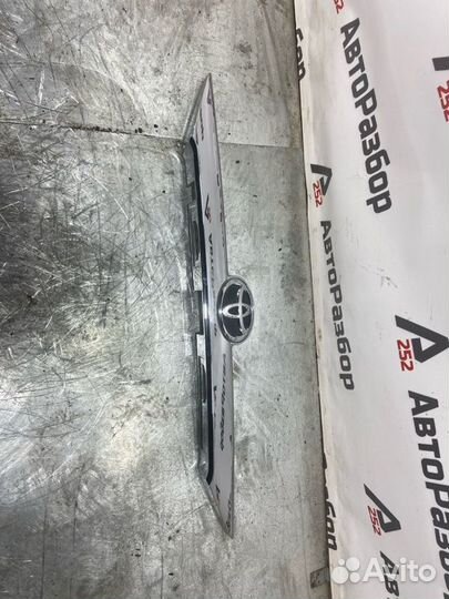 Накладка крышки багажника Toyota Camry V50