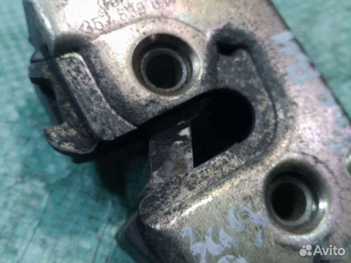 Замок двери задний правый Volkswagen Passat B4