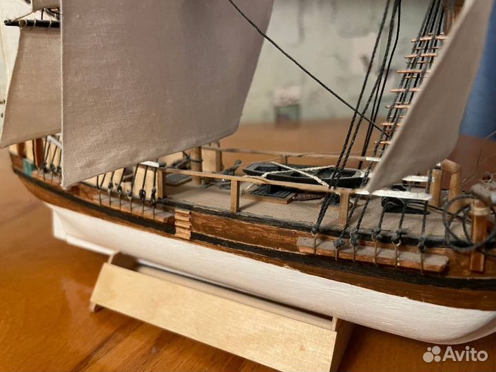 Сборная модель корабля из дерева H.M.S. Bounty