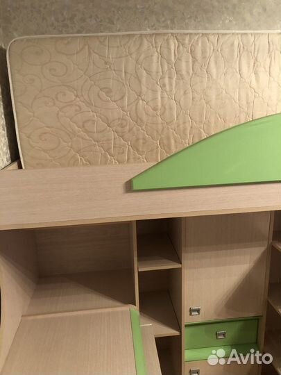 Детская кровать чердак со столом