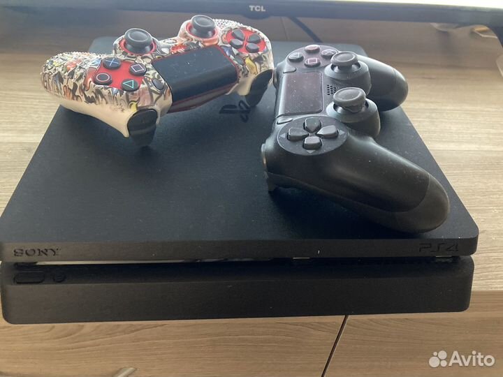 Игровая приставка ps4 slim и 2 джостика