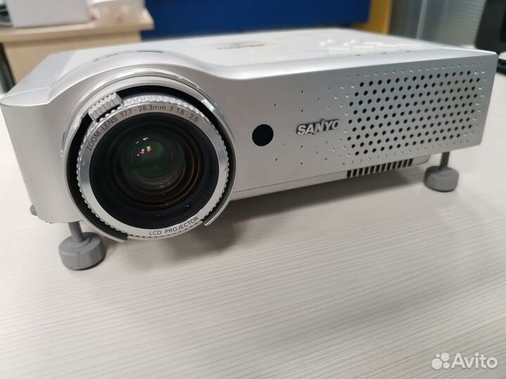 Проектор Sanyo PLC-XU83