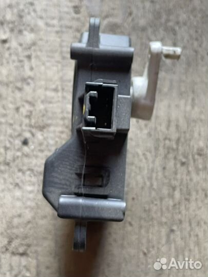 Моторчик заслонки печки Mitsubishi Colt Z3