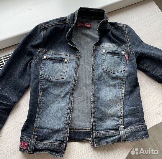 Пакет с детскими вещами и обувью