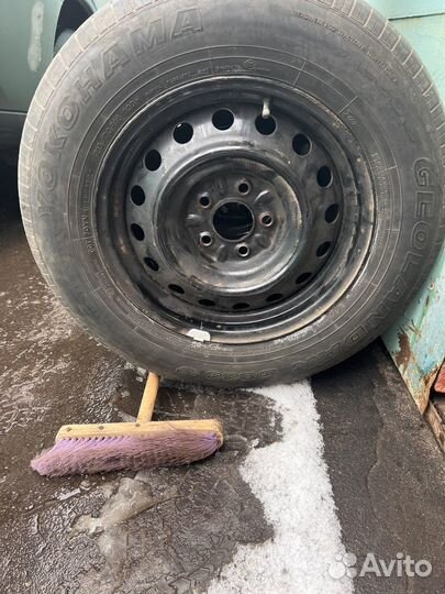 Yokohama Geolandar G033T 215/70 R16