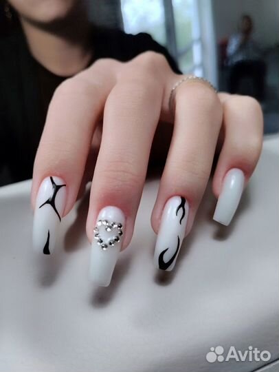 Маникюр в студии