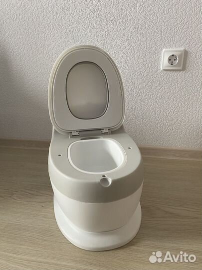 Детский горшок в виде унитаза