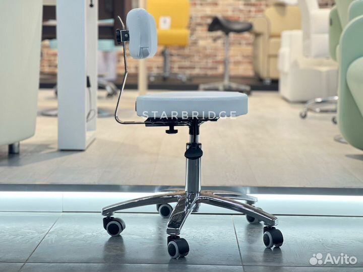 Стул мастера с регулировкой спинки