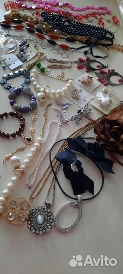 Бусы, серьги, браслеты