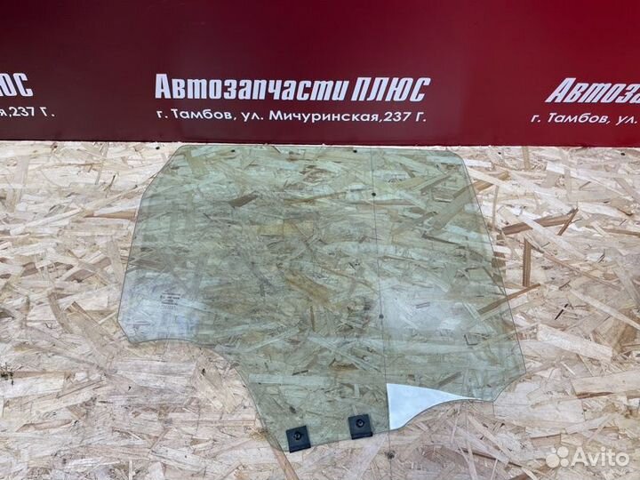 Стекло двери заднее правое Renault Duster