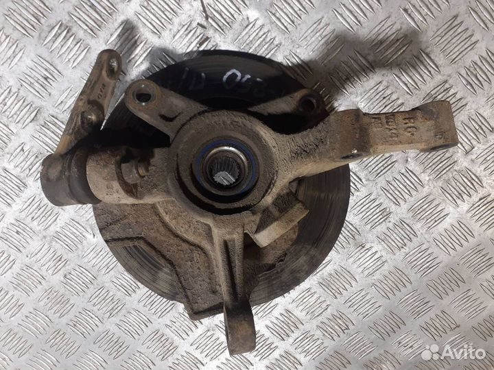 Кулак (ступица) передний правый Chevrolet Aveo