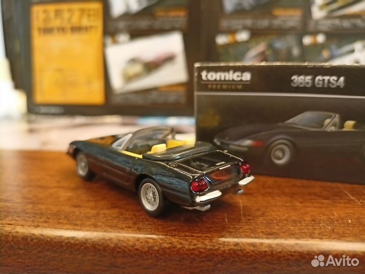 Ferrari 365GTS4. tomica premium 1/64